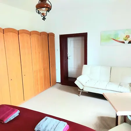 Πανσιόν Fuer Monteure