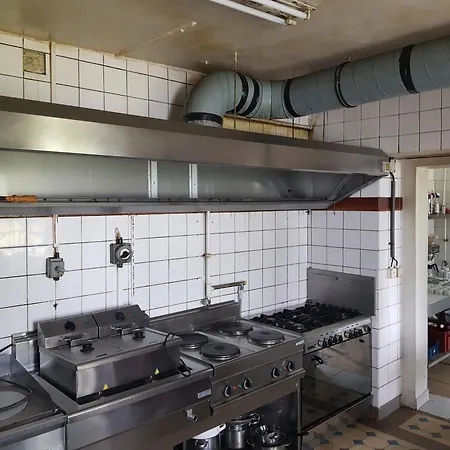 Πανσιόν Fuer Monteure Auf der Wiese