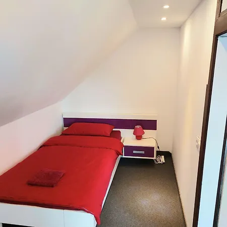 Πανσιόν Fuer Monteure Auf der Wiese