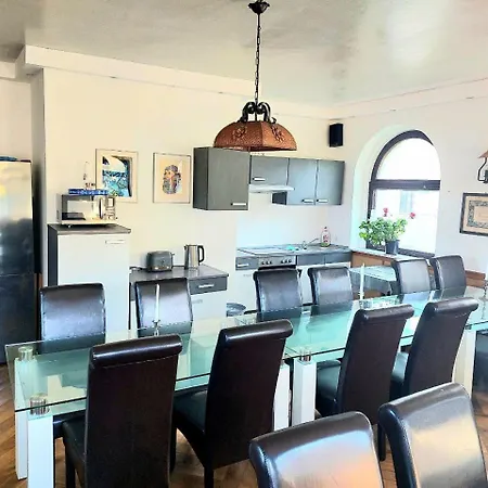 Πανσιόν Fuer Monteure Auf der Wiese